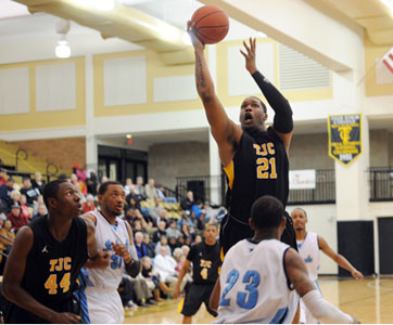 Men's Basketball Falls to Lamar at Regional Tournament