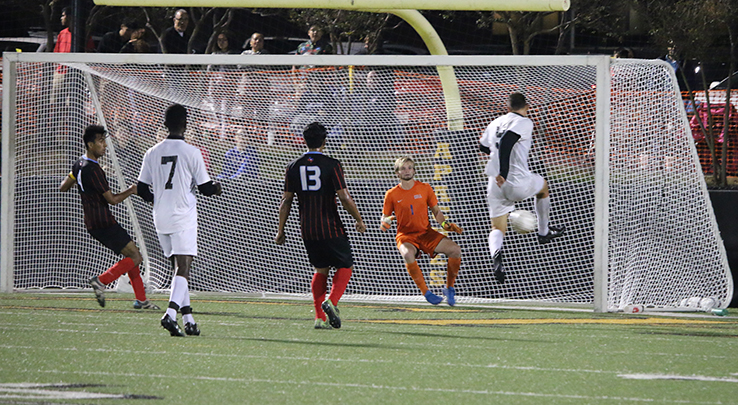 Men's Soccer Wins Opening Round at Nationals
