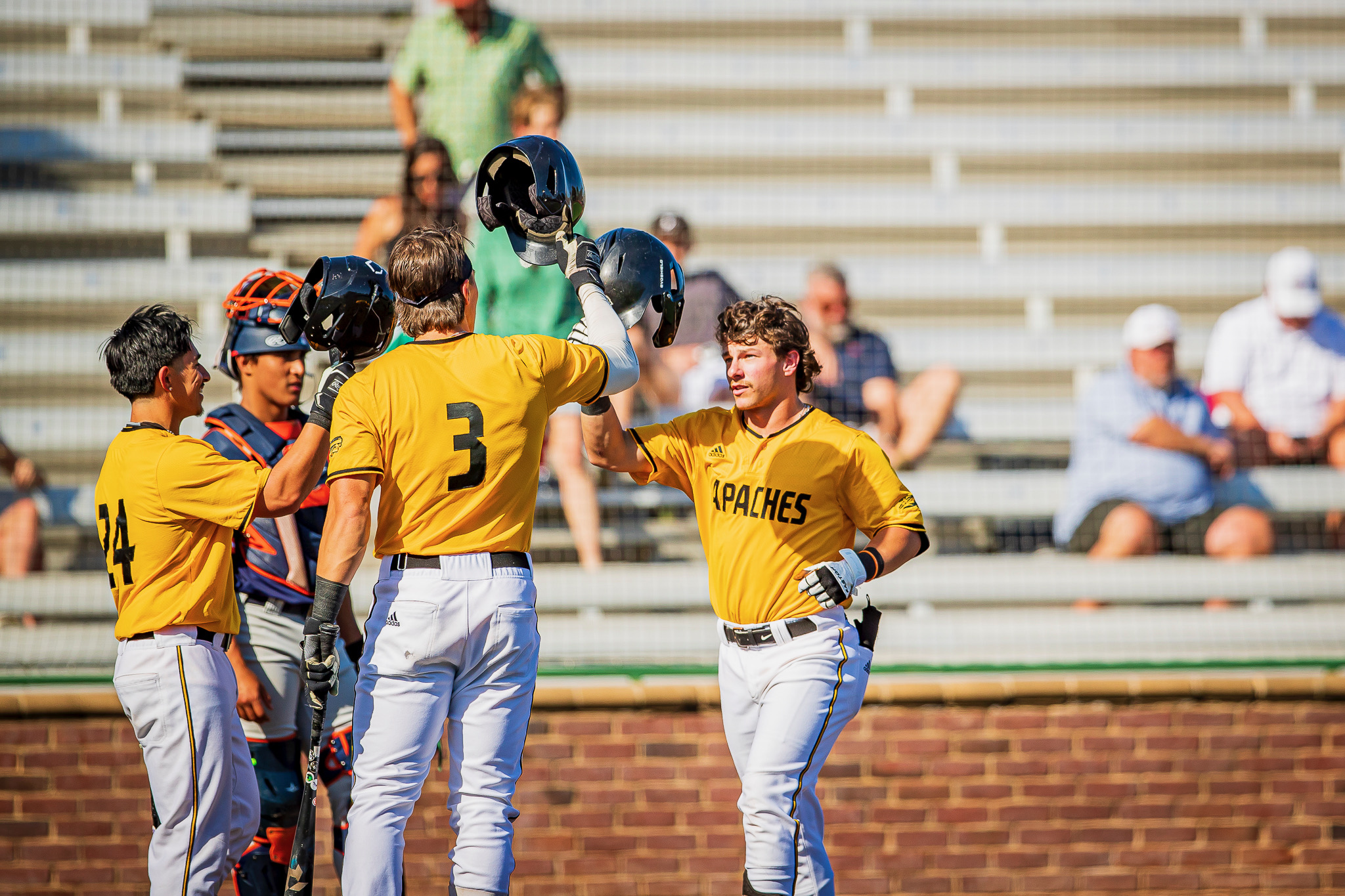 Apaches Win 2-1 over Paris Dragons
