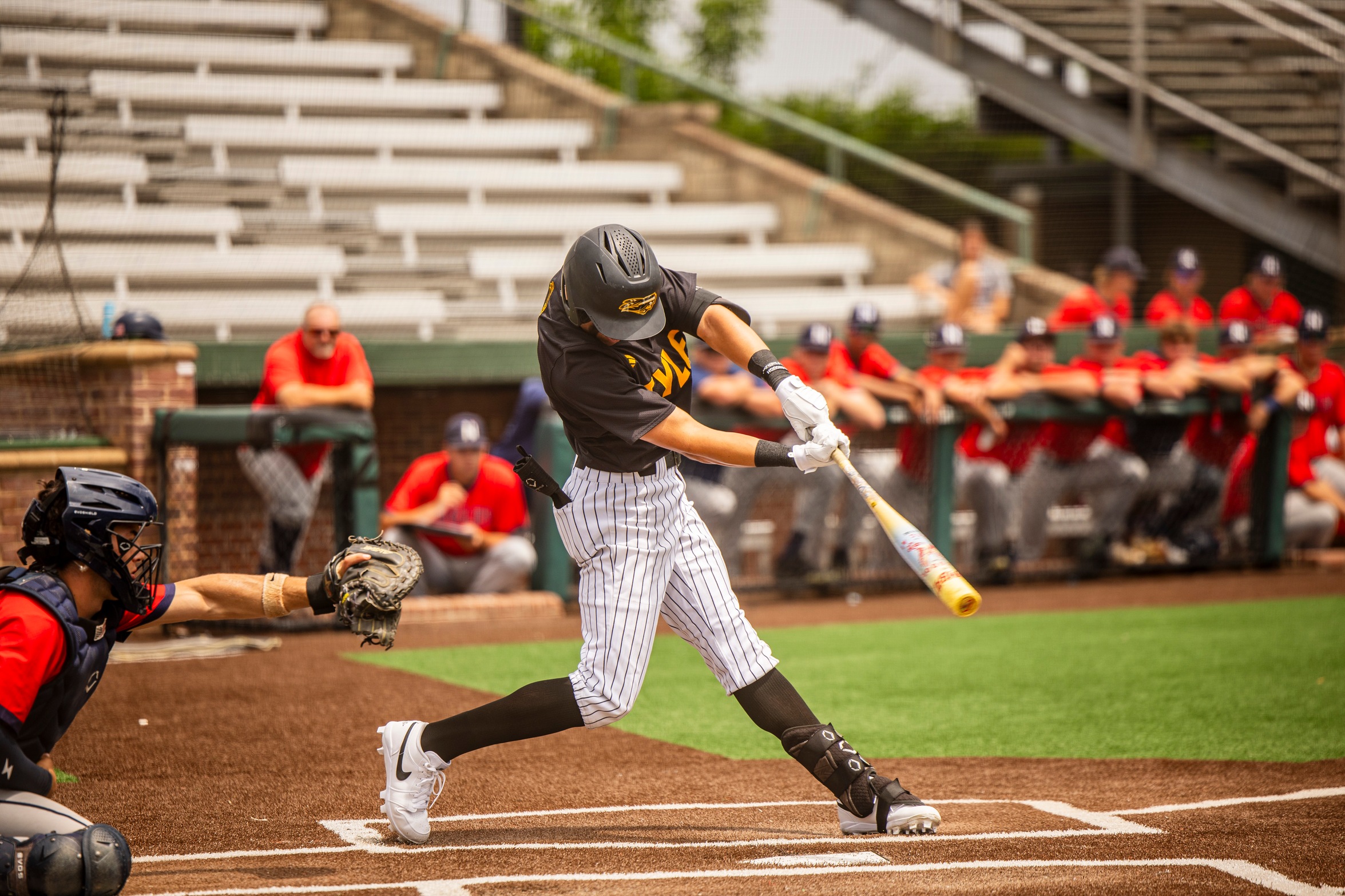 Apache Down Paris, Advance in South Regional