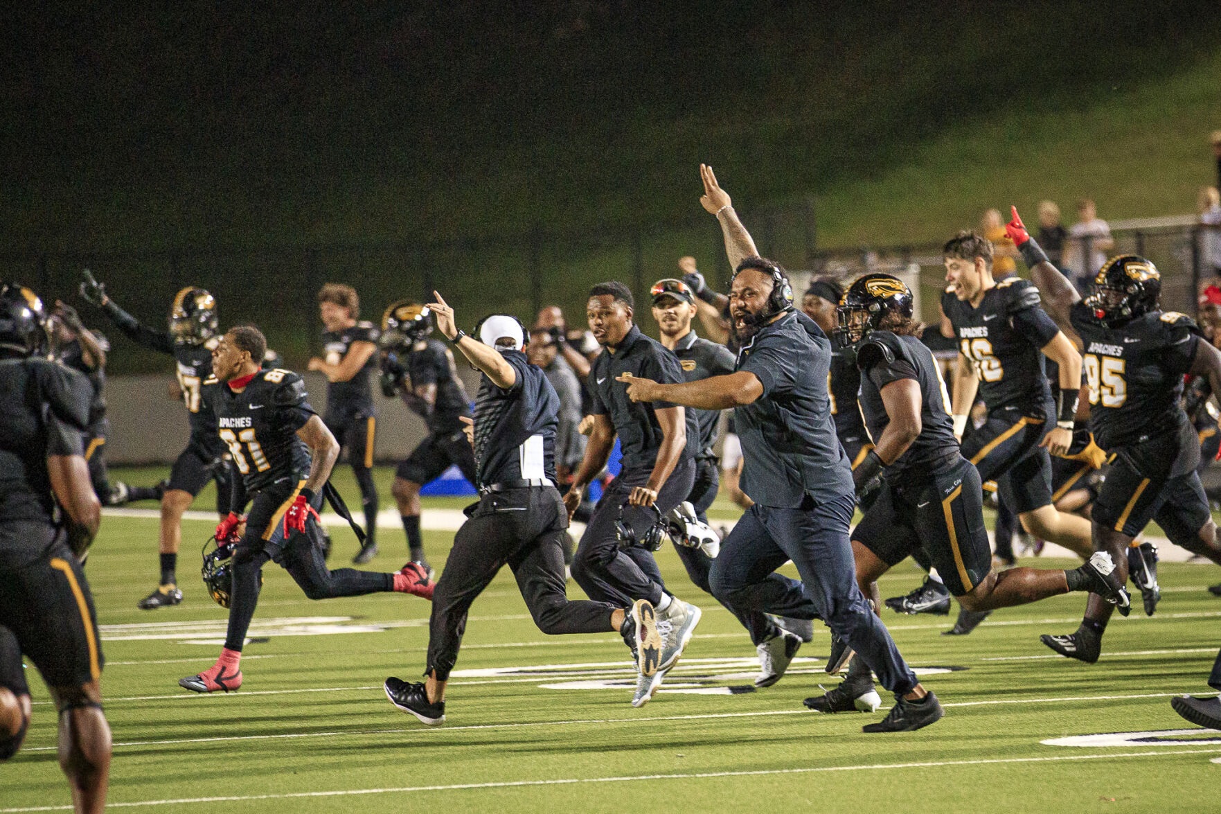 Apaches win overtime thriller over #6 Trinity Valley