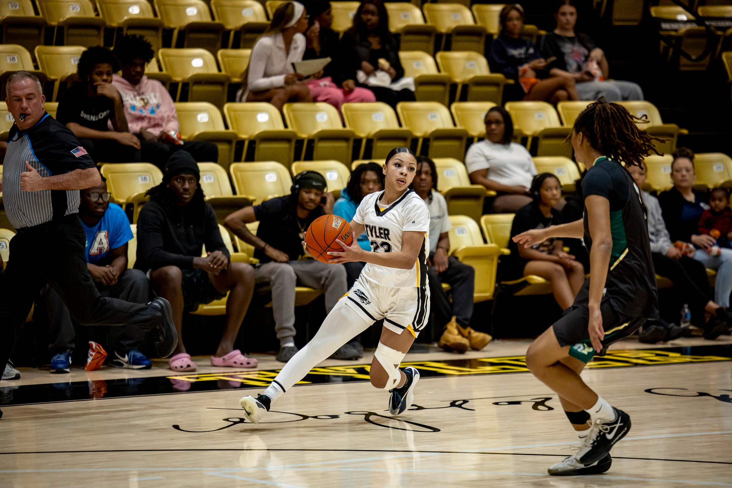 Apache Ladies Head to Baytown, Will Face Paris