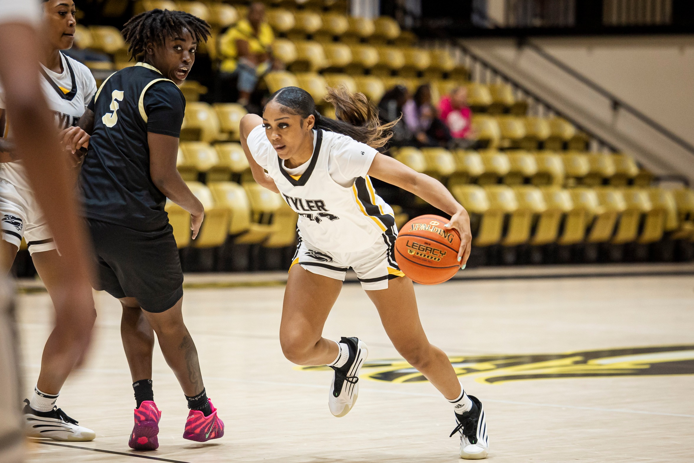 Apaches Roll, Win Fifth Straight