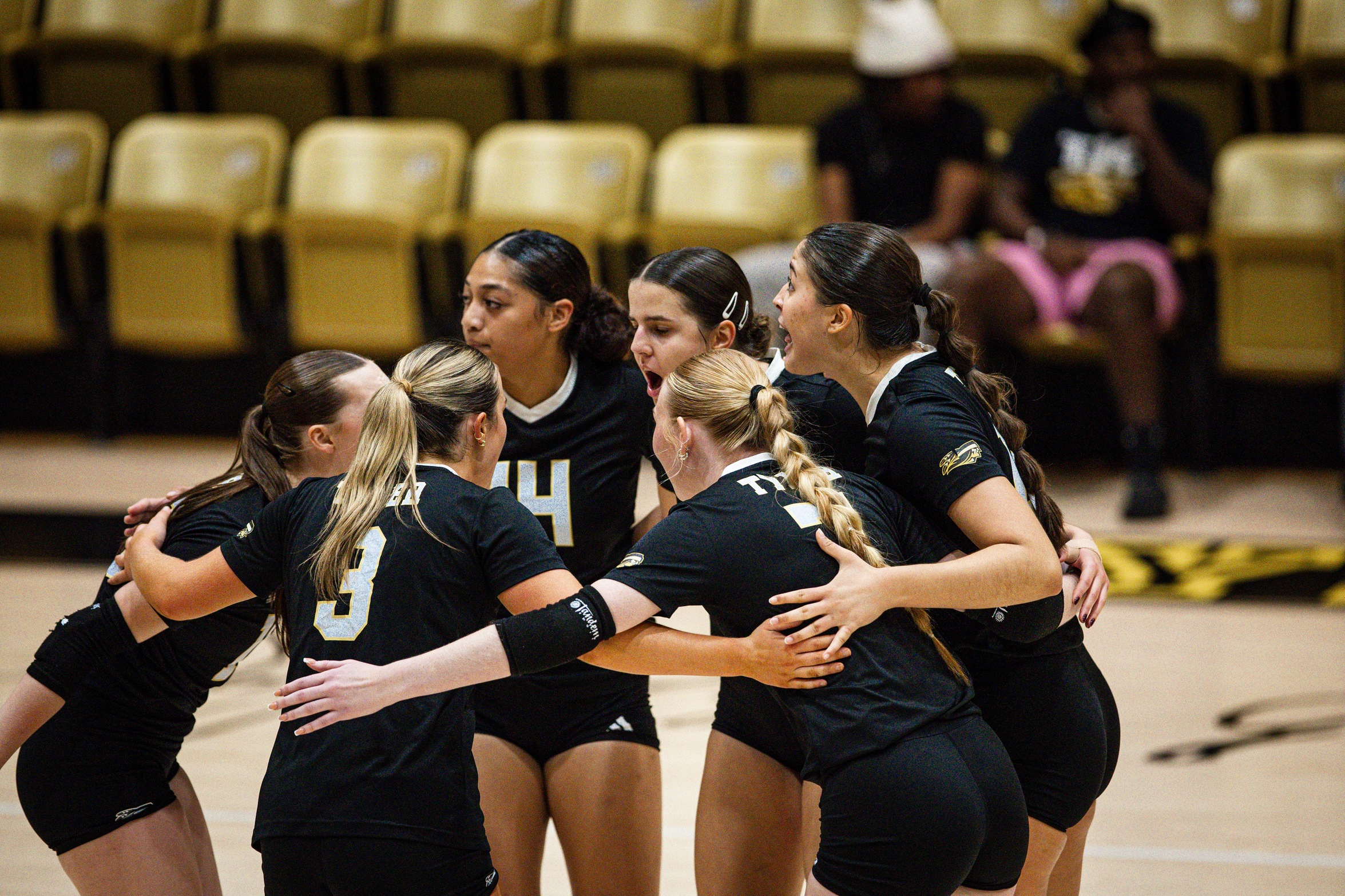Apache Volleyball Falls to Blinn